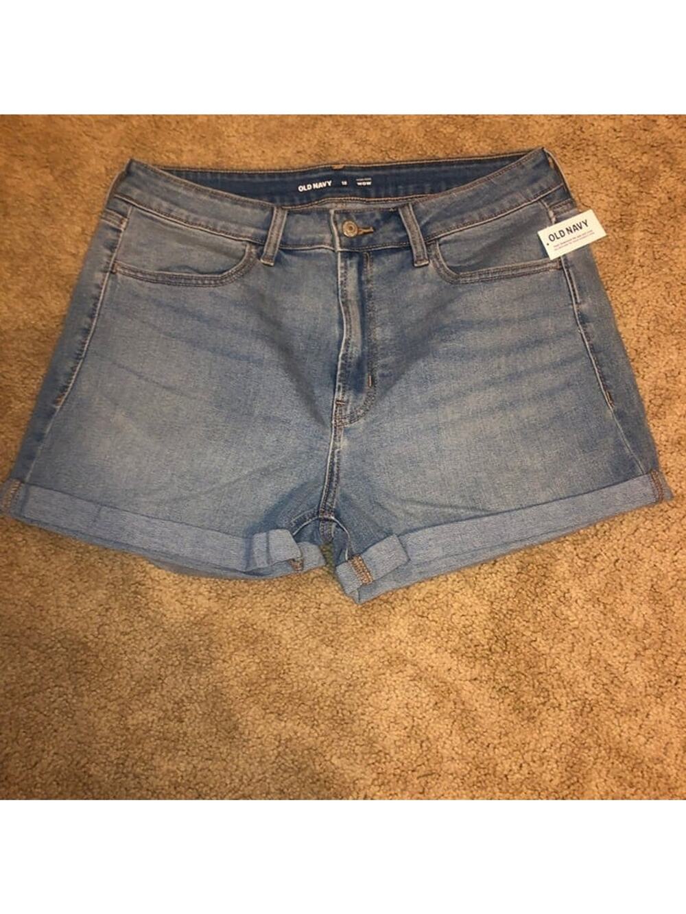 Size 10 - Old Navy - High-Waisted Wow Jean Shorts for Women w/ 3-inch inseam